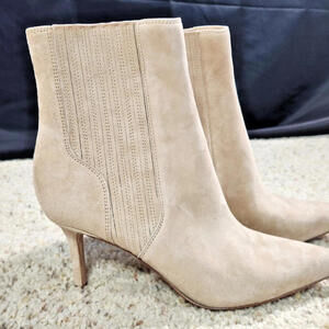$450 Veronica Beard Beige Suede Pointed Ankle Boots Size 7